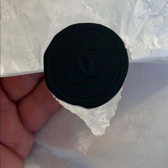 CHANEL Gift Box - Picture 7 of 7